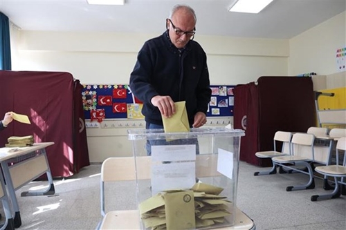 Cử tri Thổ Nhĩ Kỳ bỏ phiếu bầu cử Tổng thống

